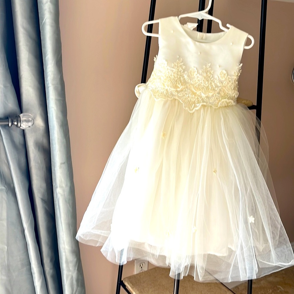 Pretty ivory tulle dress with soft underskirt -Age 2.Polyester/ Acetate